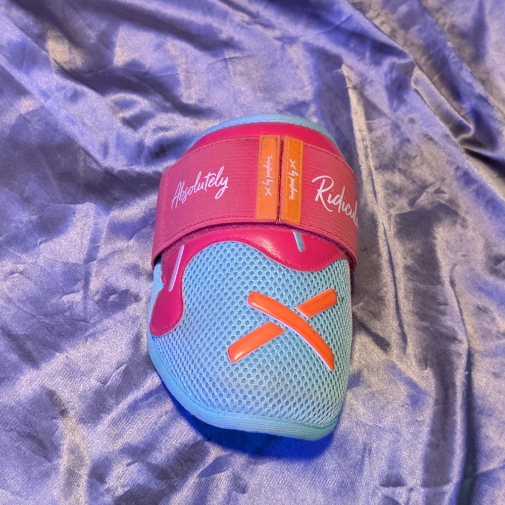 Aria Absolutely Ridiculous elbow guard